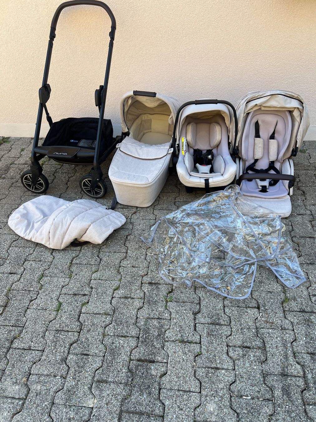 Nuna Kinderwagen: Poussette nuna évolutif – Gebraucht aus Sonceboz-Sombeval von mil_qv9n