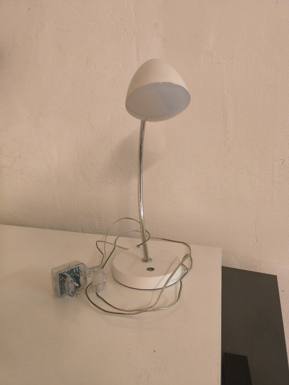 Micasa Lampade: Weisse LED Schreibtischlampe – Usato da Toffen venduto da Larissyy