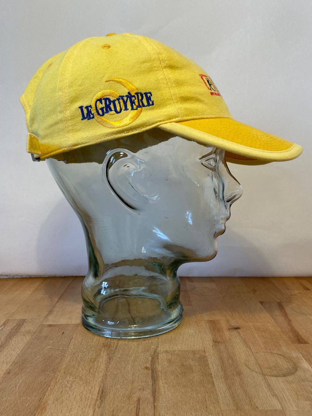 Hüte, Mützen & Caps: Vintage Y2K Cap Gruyère Käse – Gebraucht aus Zürich von le_souk 1
