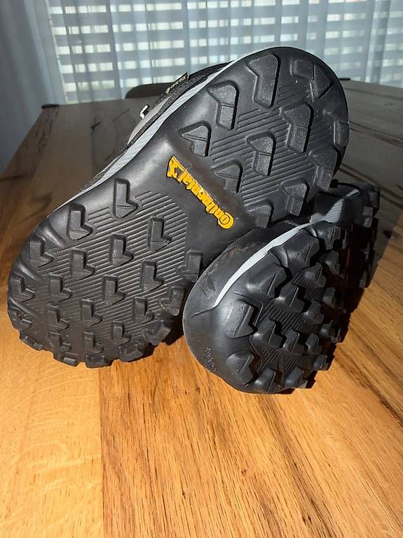Chaussures garçon: Adidas Terrex Wanderschuh Gr.29 – D'occasion à Dulliken par Undercover 3