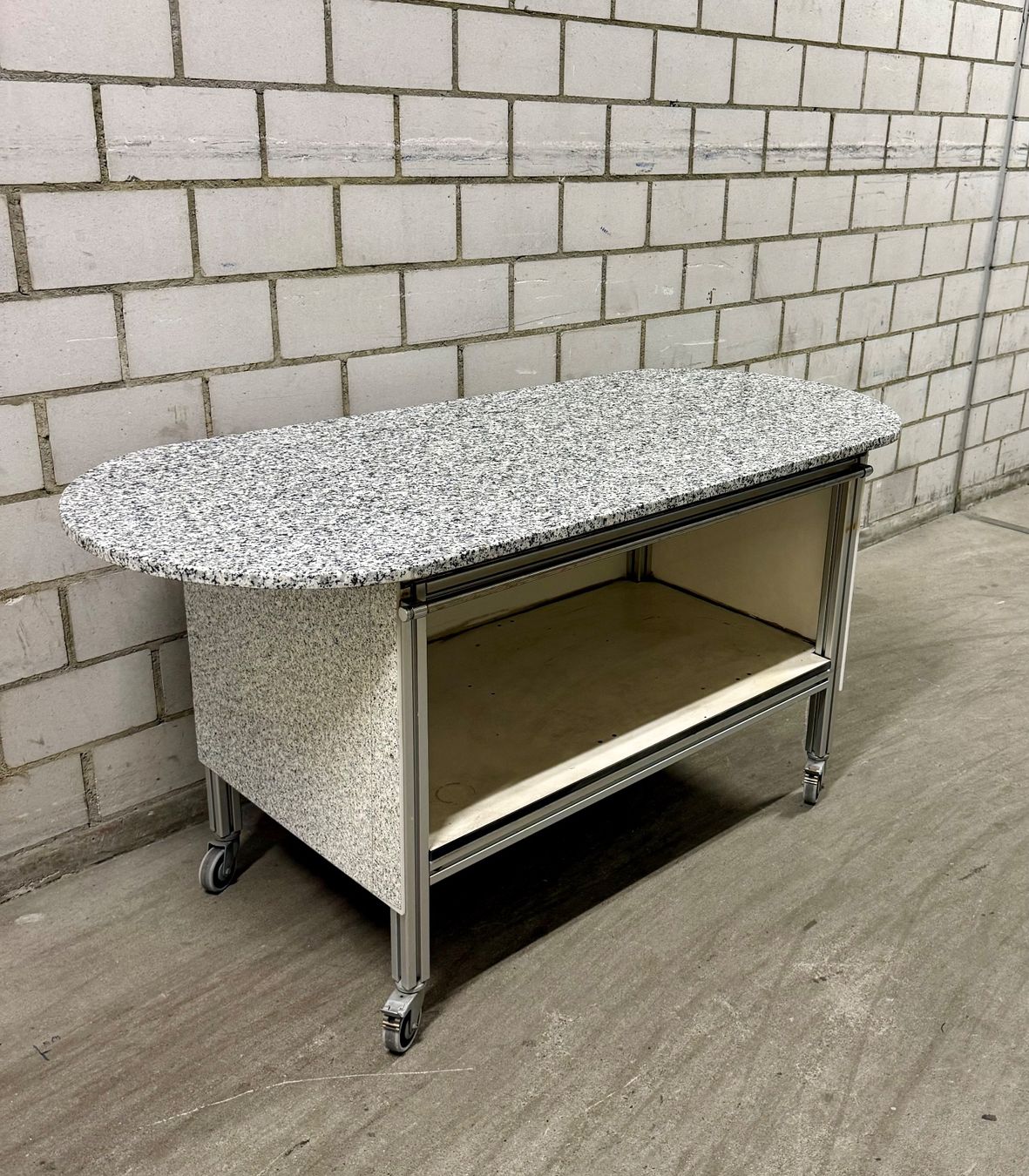 Tavoli: Granit Tisch / Beistelltisch – Usato da Liebefeld venduto da RobyB8