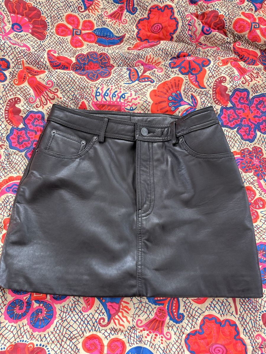 H&M Gonne: Leder Minirock( echtes Leder )-Gr.36 – Usato da Pratteln venduto da Samantha...