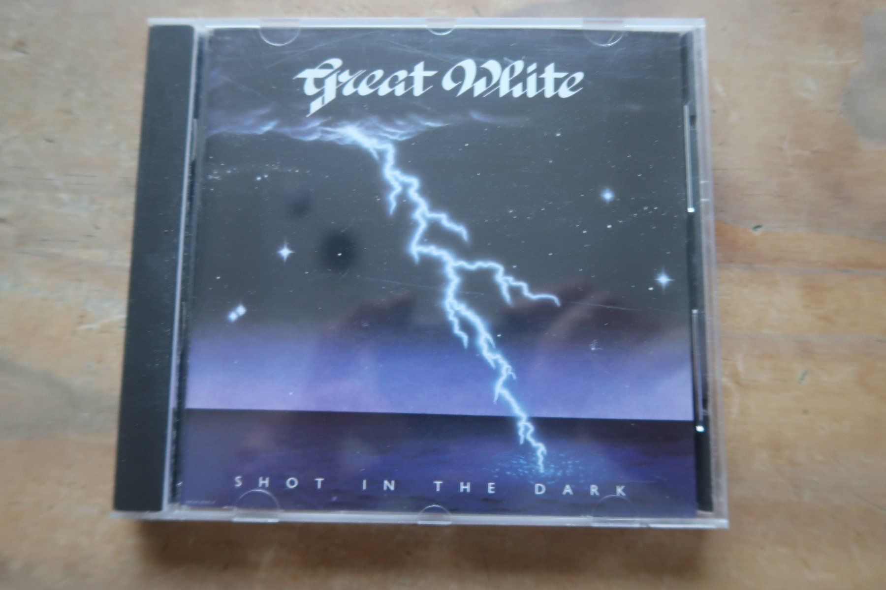 CD: GREAT WHITE - SHOT IN THE DARK - CD – Usato da Basel venduto da Patiscat