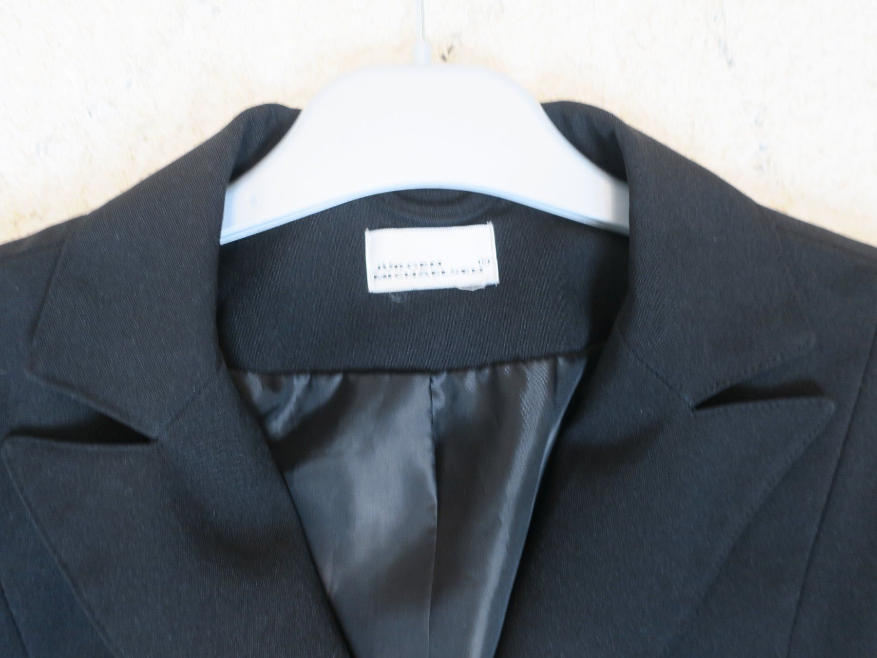 Completi & Tailleur: Schwarzer Anzug – Usato da Zürich venduto da null8 2