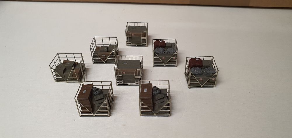 ARTITEC 387.222 - Set 4 pallet con gabbie metalliche. Scala H0 1:87