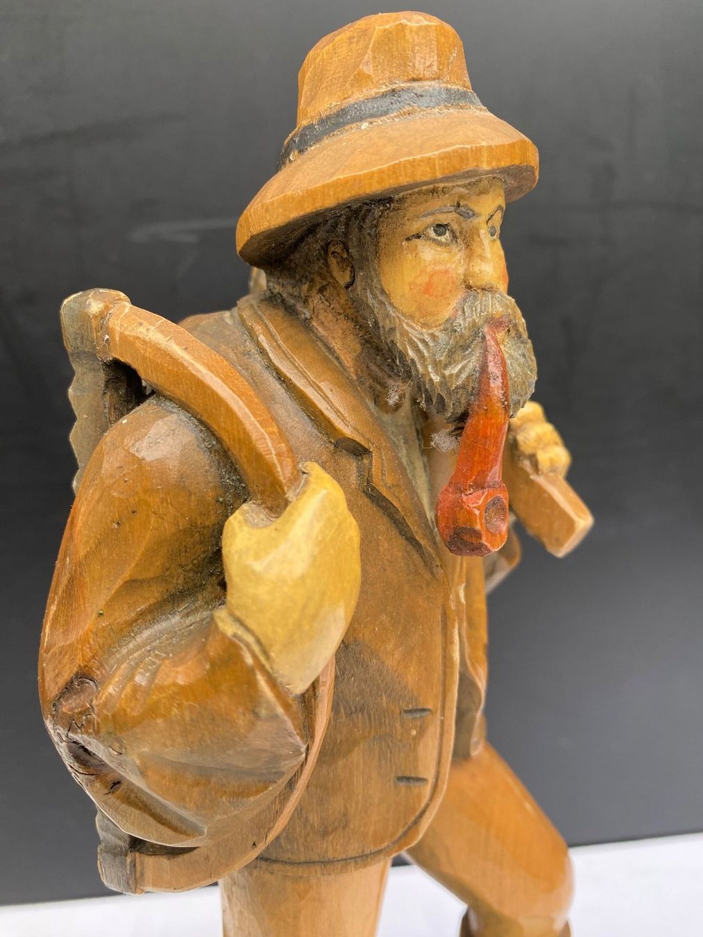 Statuette: Brienzer? Holzfigur geschnitzt "Holzer/Waldarbeiter", 25 cm – Usato da Emmen venduto da Sutim2005