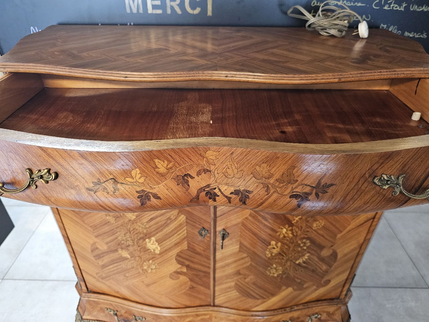 Ladenausstattungen & Messebau: Meuble bar ancien en bois – Gebraucht aus Etoy von az2011 2