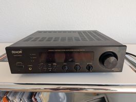 Denon Verstärker mit vielen Anschlüssen