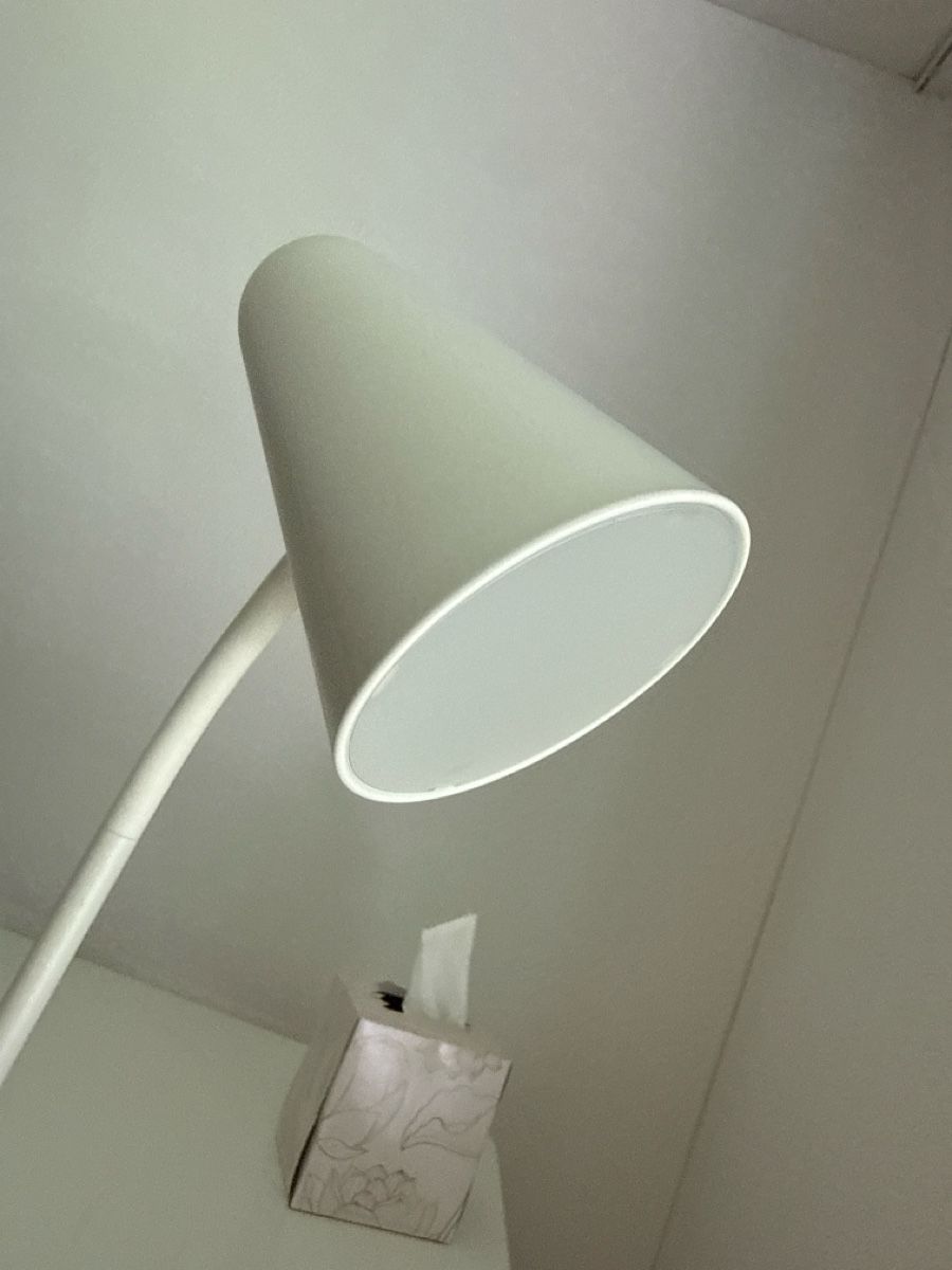 Lampade: White Table Lamp good condition LED – Usato da Lenzburg venduto da Reniss_ 1