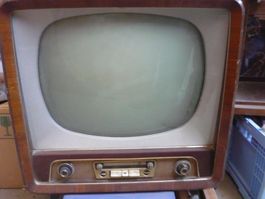 Röhrenfernseher Holzgehäuse unrestauriert Rarität 1958