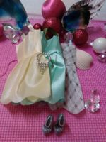 BARBIE SPIELZEUG 3 KLEIDER SET