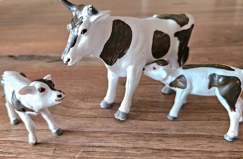 Giocattoli: Kuh-Figuren aus Kunststoff – Usato da Konolfingen venduto da yve_z5xr