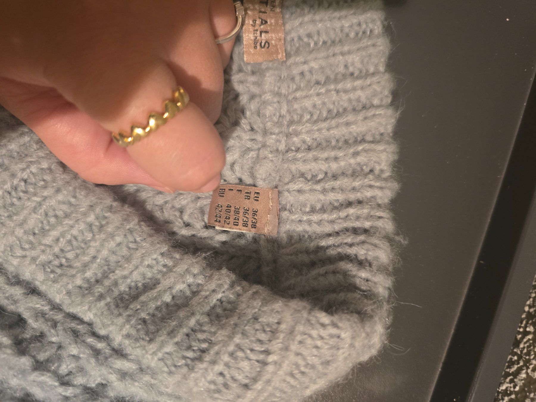 Maglioni & Felpe: Knitted sweater green ribbed structure used condition – Usato da Lausanne venduto da b_r_6z5f 2