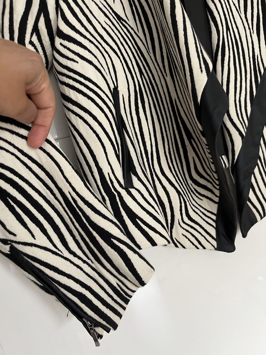 Stradivarius Vestes: Stradivarius Jacke/Blazer mit Zebra Print Gr. S – D'occasion à Basel par JJ.Elena 2