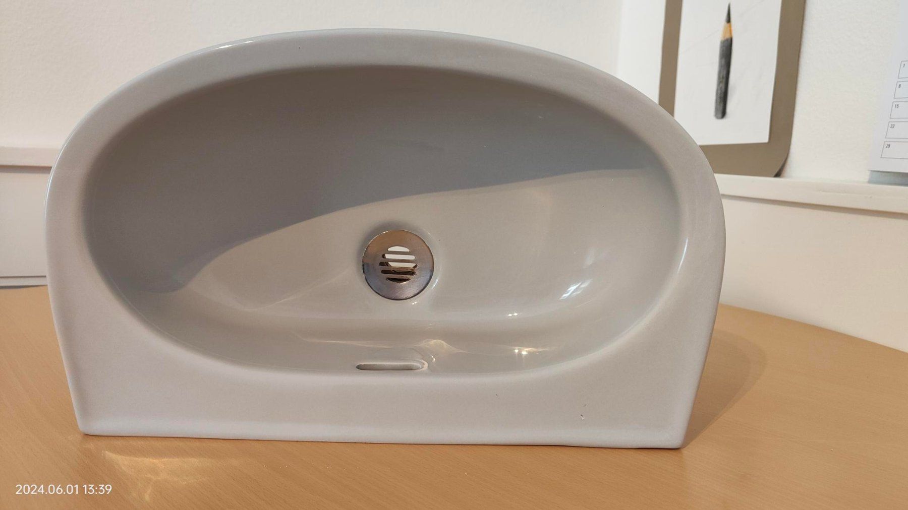 Lavabi & lavandini: Laufen - Schönes Aufsatzwaschbecken hellgrau, oval – Usato da Birmensdorf ZH venduto da Ducati025