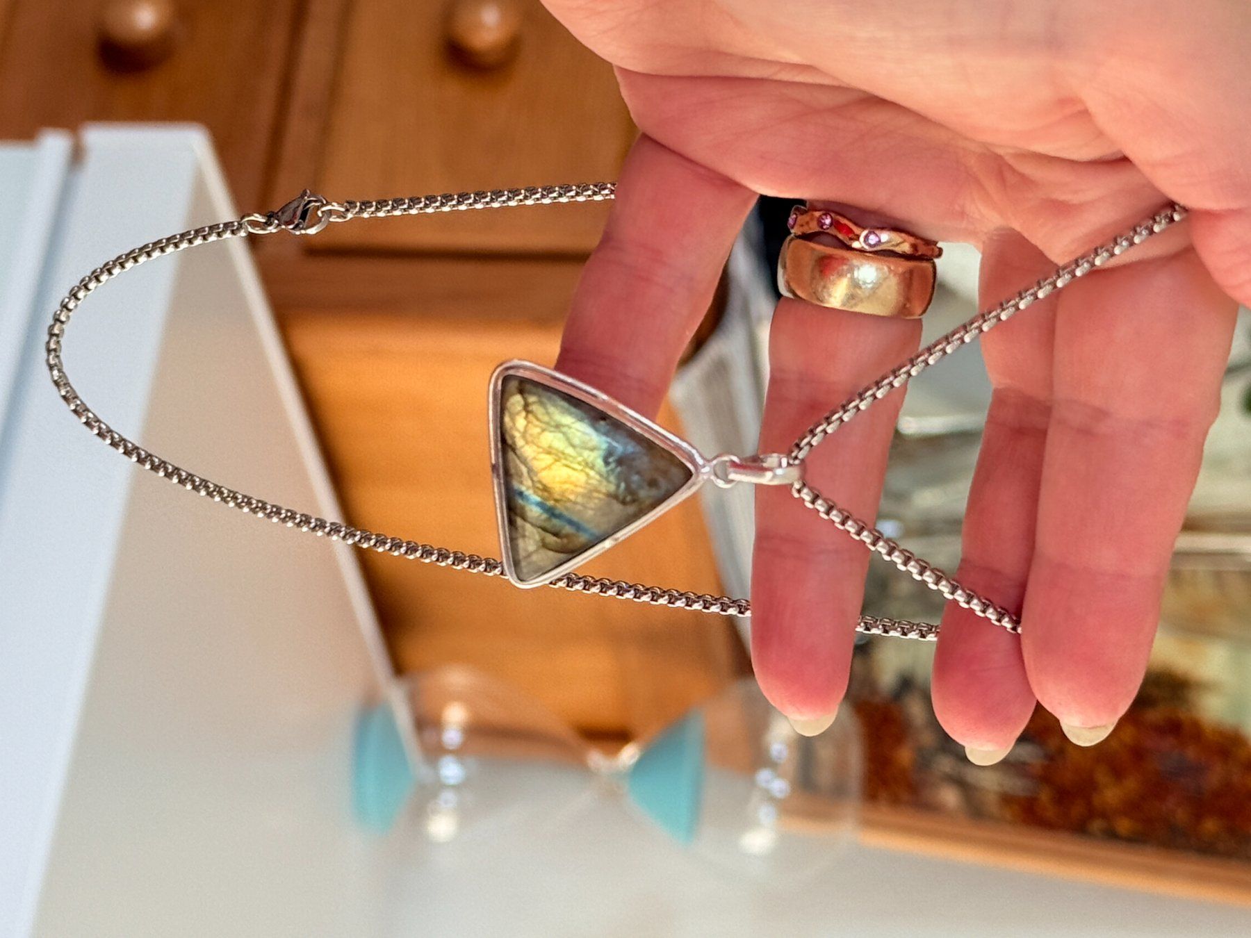 Catenine: Collier pendentif triangle Labradorite neuf! – Nuovo e nell'imballaggio originale da Genève venduto da AGBERG 9