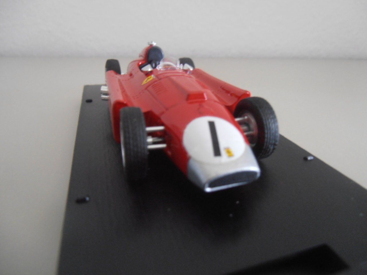 Ferrari Modellini d'auto: Ferrari D50 G.P. Gran Bretagna 1956 1:43 – Nuovo e nell'imballaggio originale da Goldach venduto da Feivel9 3
