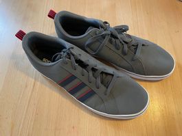 Adidas-Schuhe, Gr. 46, nur einmal getragen.
