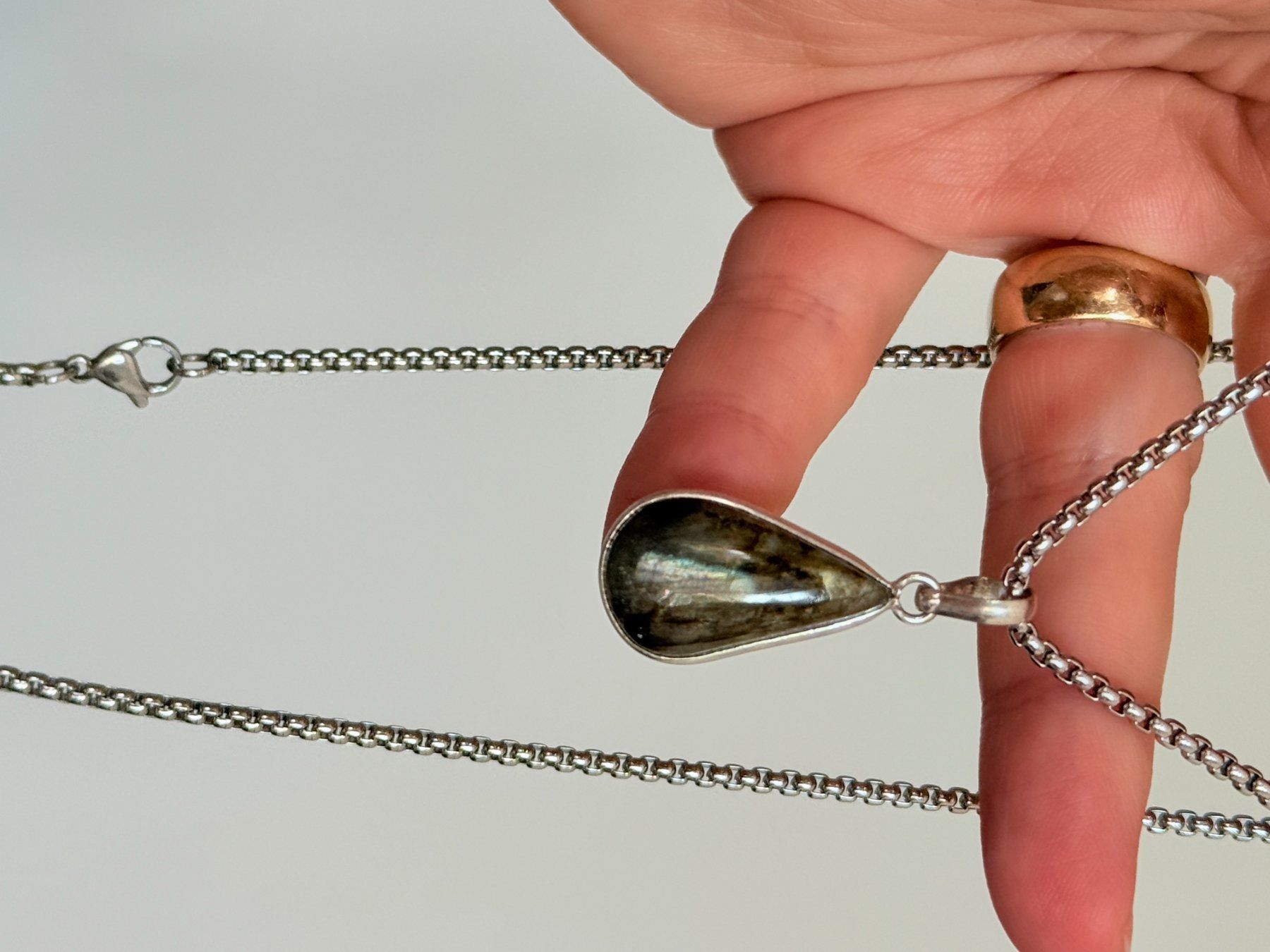 Ketten: Fashionable labradorite necklace – Neu und originalverpackt aus Genève von AGBERG 4