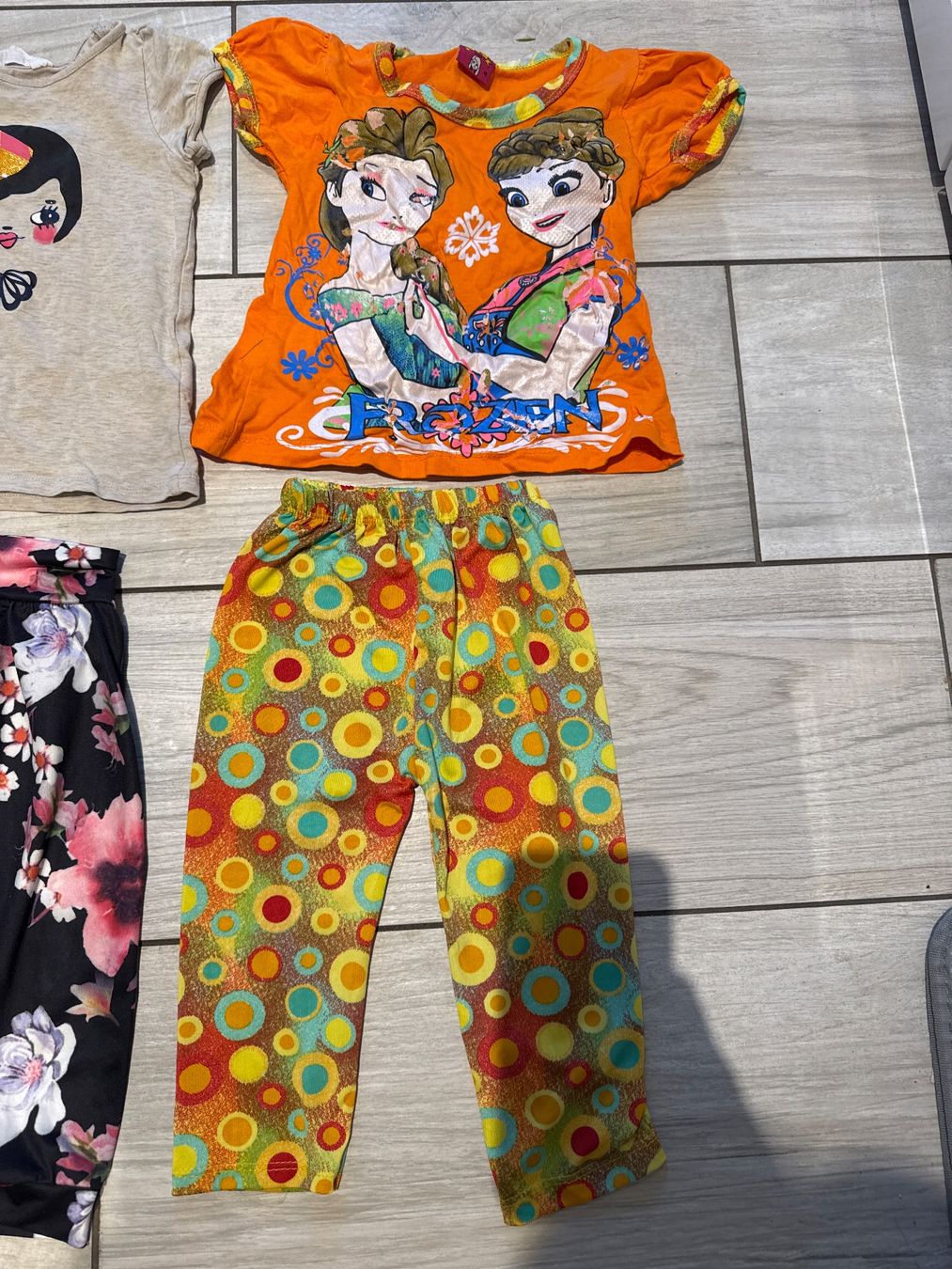 Lotti & Set di vestiti: Sommer Set Mädchen 92 -98 , 8 teilig – Usato da Gelterkinden venduto da Familienferien 4