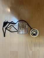 Zahnbürste Glas um die Zahnbürste zu laden.