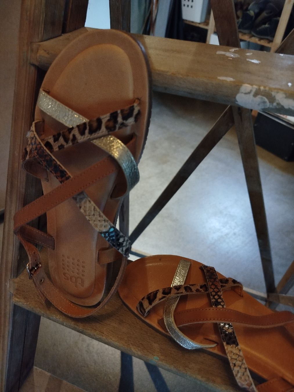 TBS Damenschuhe: sandales tbs or et motif  – Neu (gemäss Beschreibung) aus Sonvilier von lesW 2