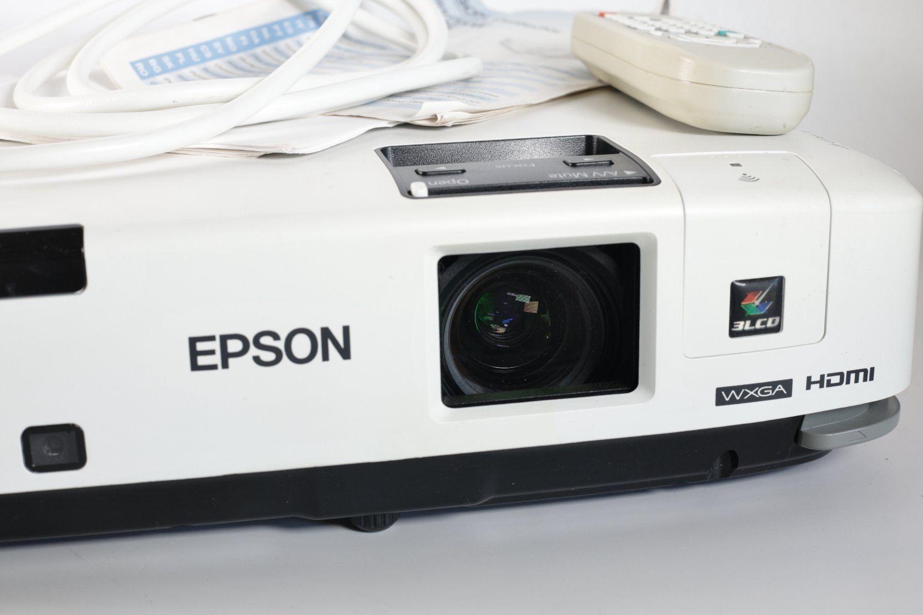 Epson Vidéoprojecteurs: projecteur Epson EB-1925W et accessoires – D'occasion à Biel-Bienne par monsieur_jelmoli 3