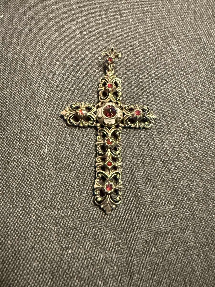Ciondoli: Gothic Kreuz mit Granatsteine – Usato da Basel venduto da pet_y7pt 1
