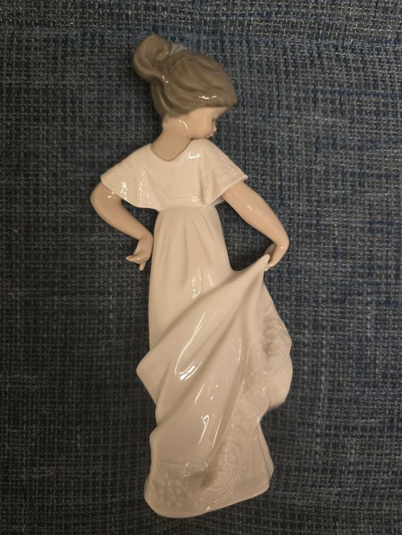 Figurines: NAO Porzellanfigur Mädchen Kleid Spitze – D'occasion à Basel par Ab_cha 1