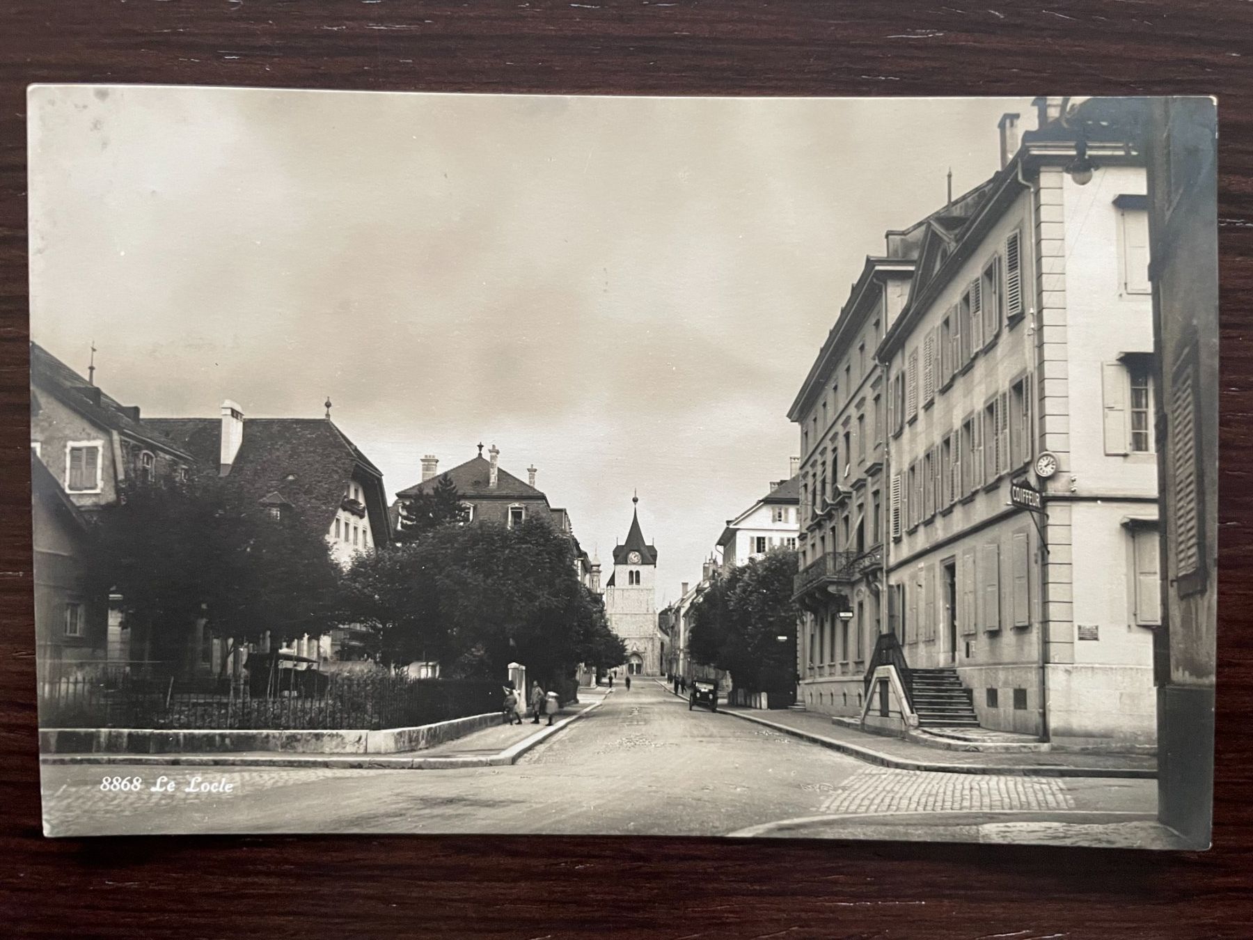 Ansichtskarten: LE LOCLE Une partie du village, animée, Oldtimer – Gebraucht aus Wald ZH von TLILEF