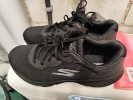 Ganz neue Skechers Sportschuhe Schwarz Gr.46 Go Run Leicht &