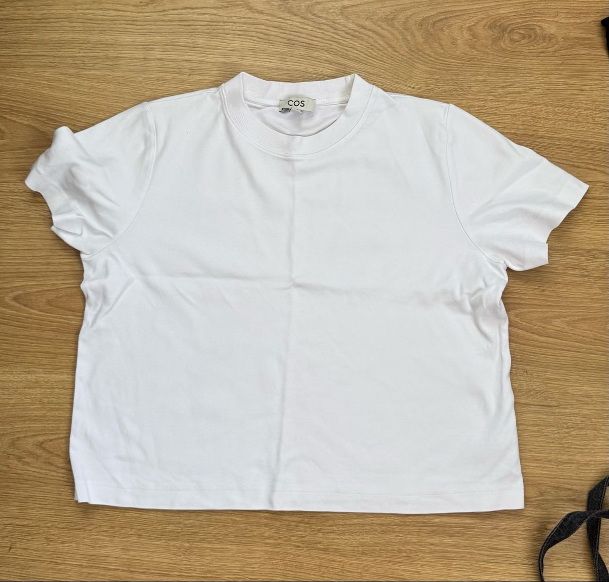 Cos T-shirt: COS white t shirt – Usato da Dinhard venduto da emi_6jdk