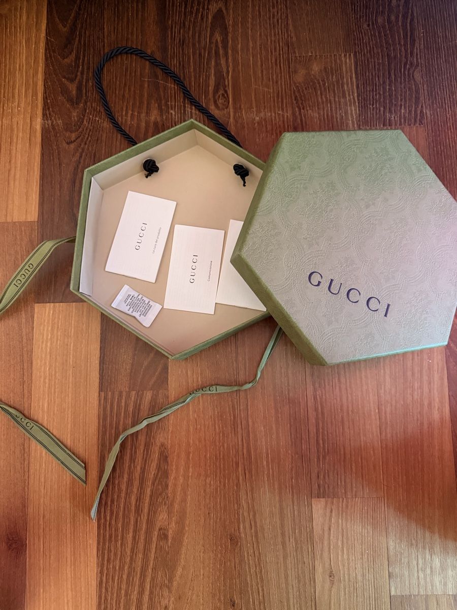 Tutte le decorazioni: GUCCI Geschenkbox – Nuovo (secondo la descrizione) da Buchs ZH venduto da tiz_9mpn 2