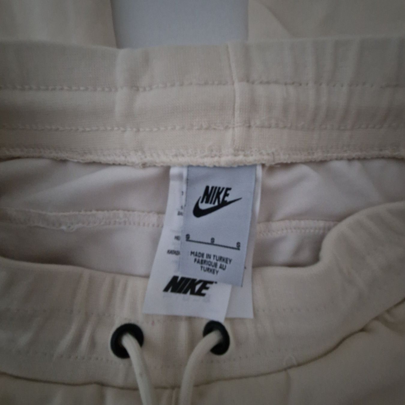 Nike Hosen: Pantalon beige  Nike taille S – Gebraucht aus Genève von elv_2hpt 2