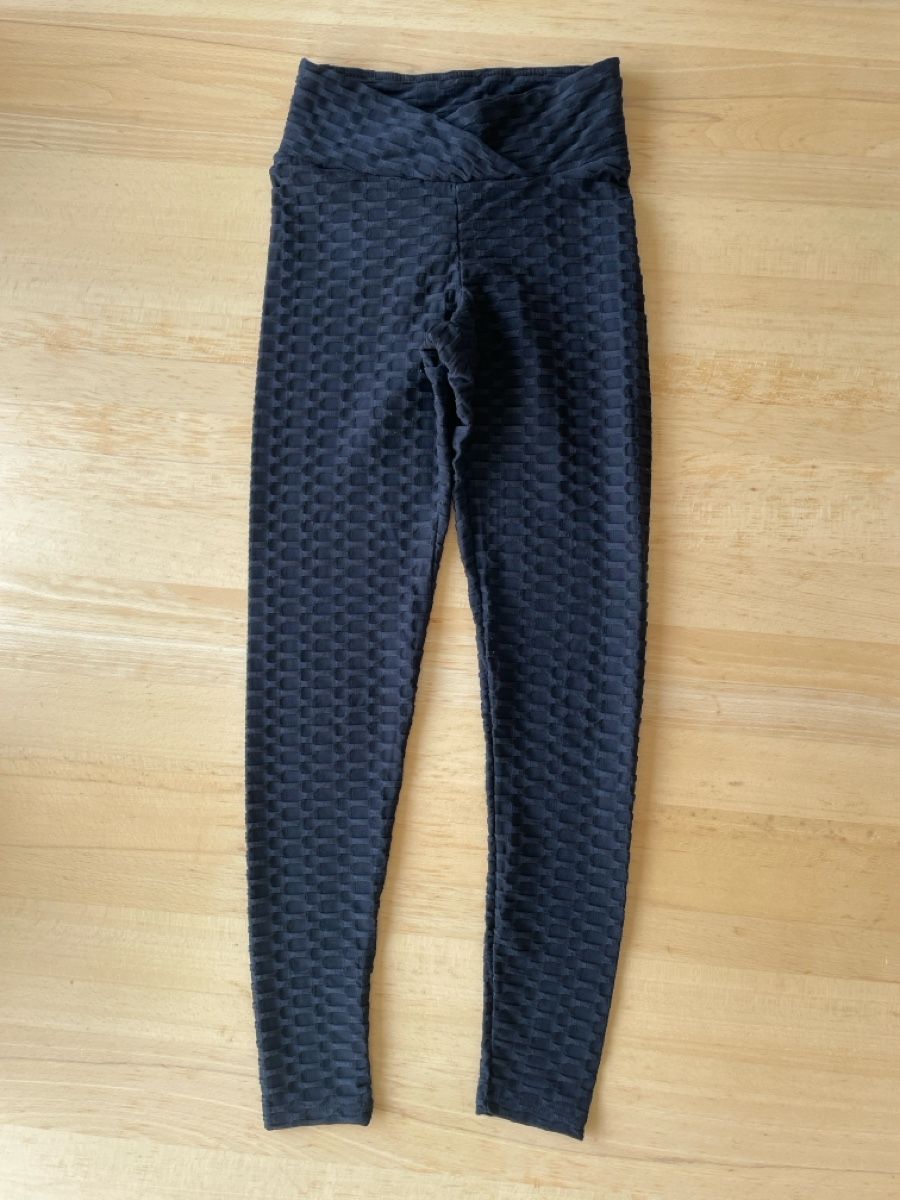 Leggings: Legging Chicorée noir texture gaufrée XS – D'occasion à Ins par Nick63