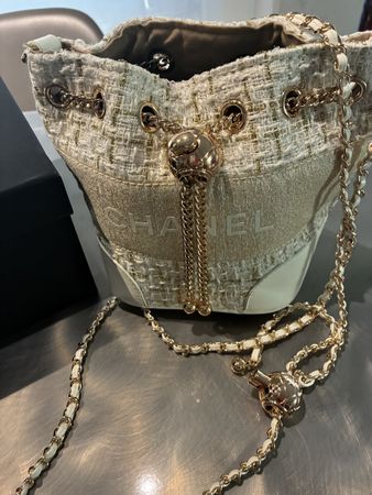 VIP Set vonChanel Beauty Mini Bucket Bag & 2 Anhänger - neu!