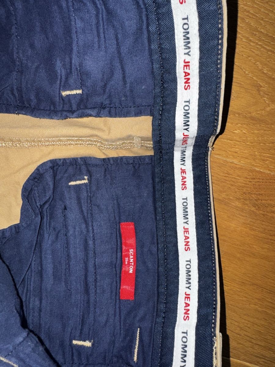 Tommy Hilfiger Hosen: Tommy Jeans Chino – Gebraucht aus Schaan von kri_tsw8 1