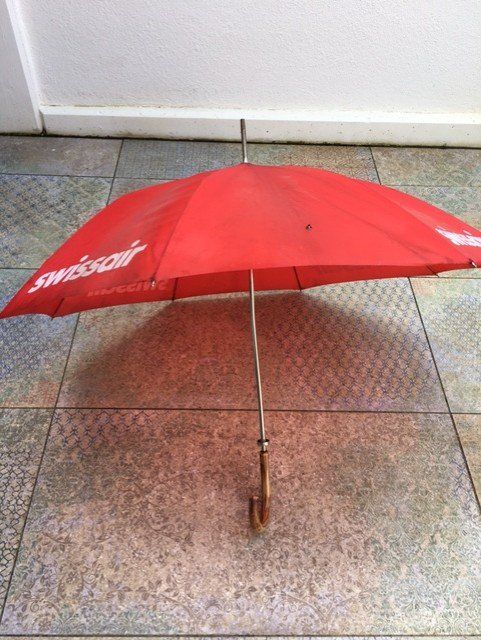 Swissair Ombrelli: Regenschirm SWISSAIR – Usato da Bremgarten b. Bern venduto da Milota0 1