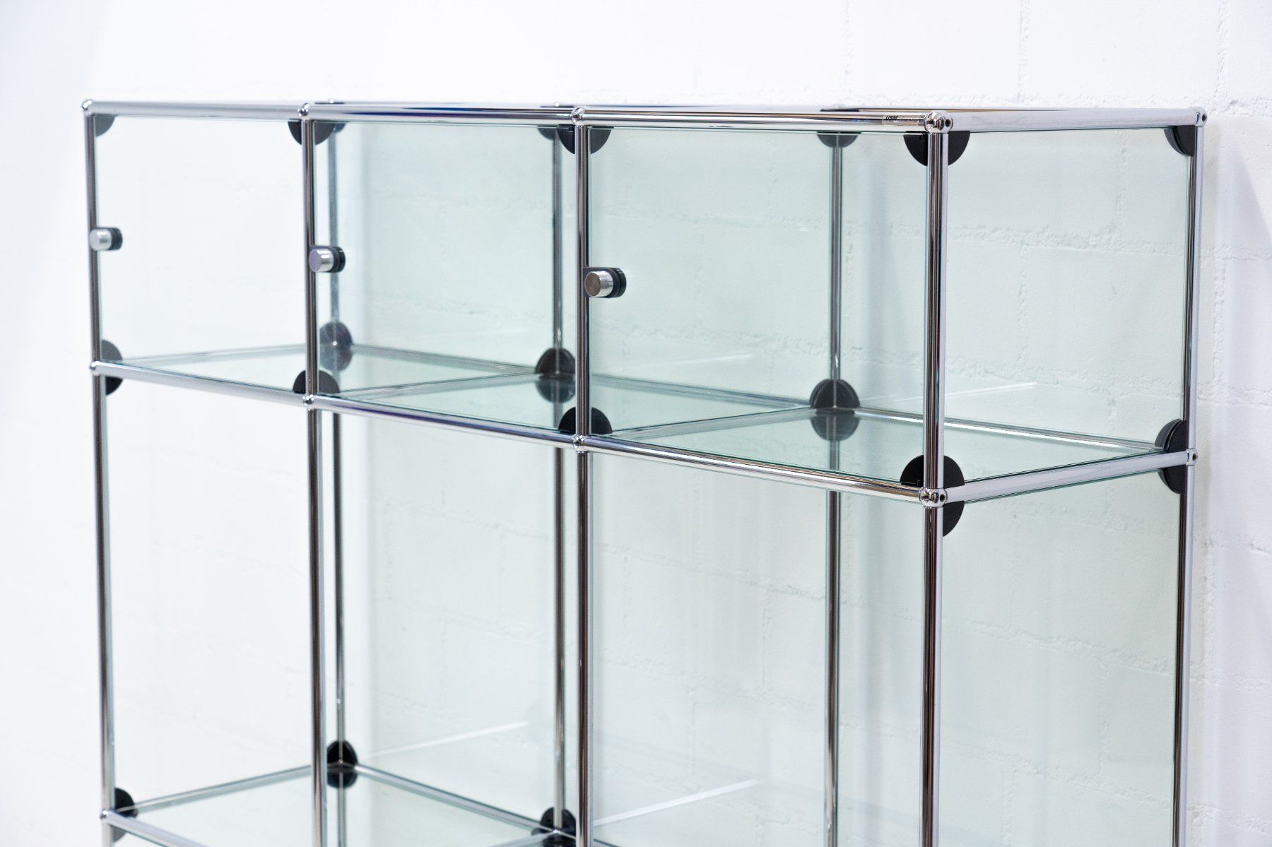 USM Vitrinen: USM Haller Vitrine Nr. 5 - Lieferung möglich – Gebraucht aus Schaffhausen von Studio-Ara 5