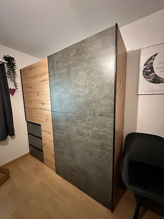 Schränke: Kleiderschrank – Gebraucht aus Jonschwil von m.mazzotti 1