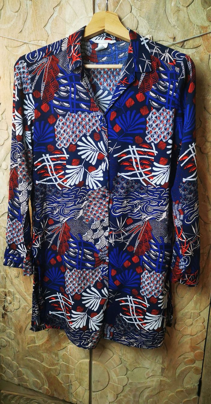 H&M Blusen: Damenbluse Gr. 34 / Muster / Print / Tunika / Blau Rot – Gebraucht aus Wettingen von JasminL92-2