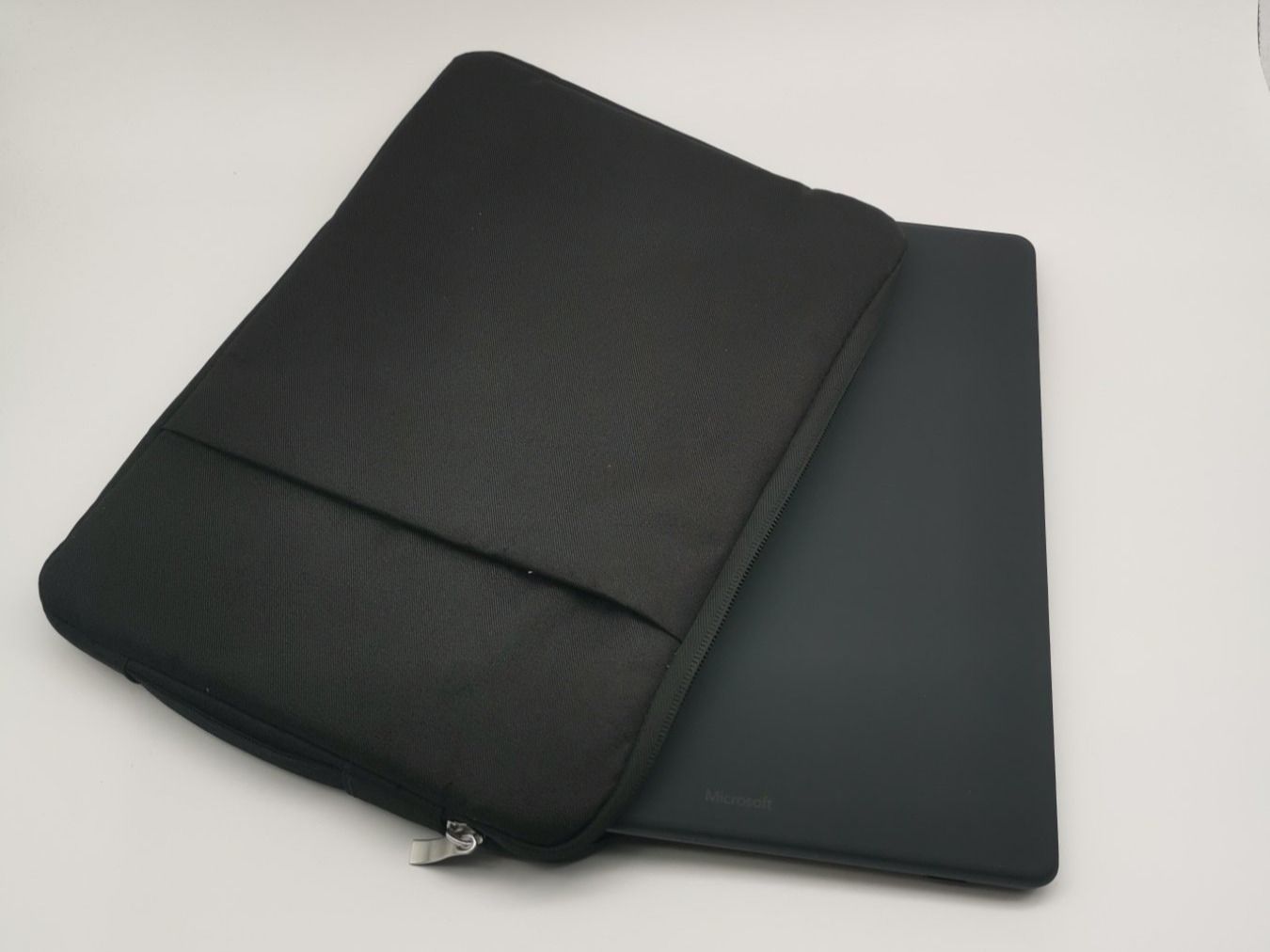 Taschen: Microsoft Surface Pro Tasche - grau / 13" / 12.3" – Neu (gemäss Beschreibung) aus Niederglatt ZH von K1r7 9