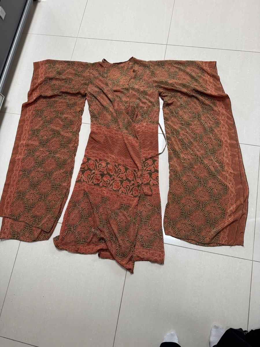 Internationale Kunst: Kimono Seide aus Indien – Gebraucht aus Wangen SZ von wakaawinhu