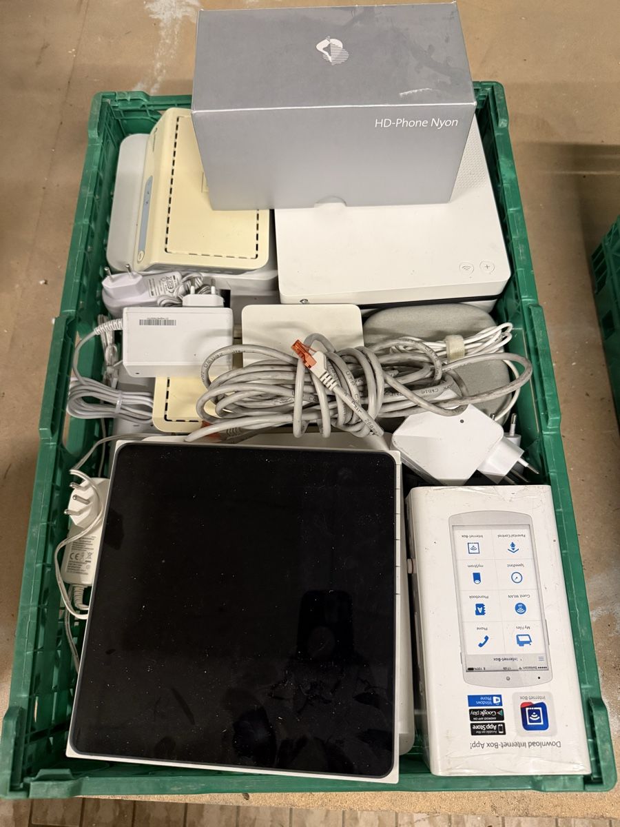 Modem & Router: Verschiedene Internet boxen – Usato da Salgesch venduto da R-Phone