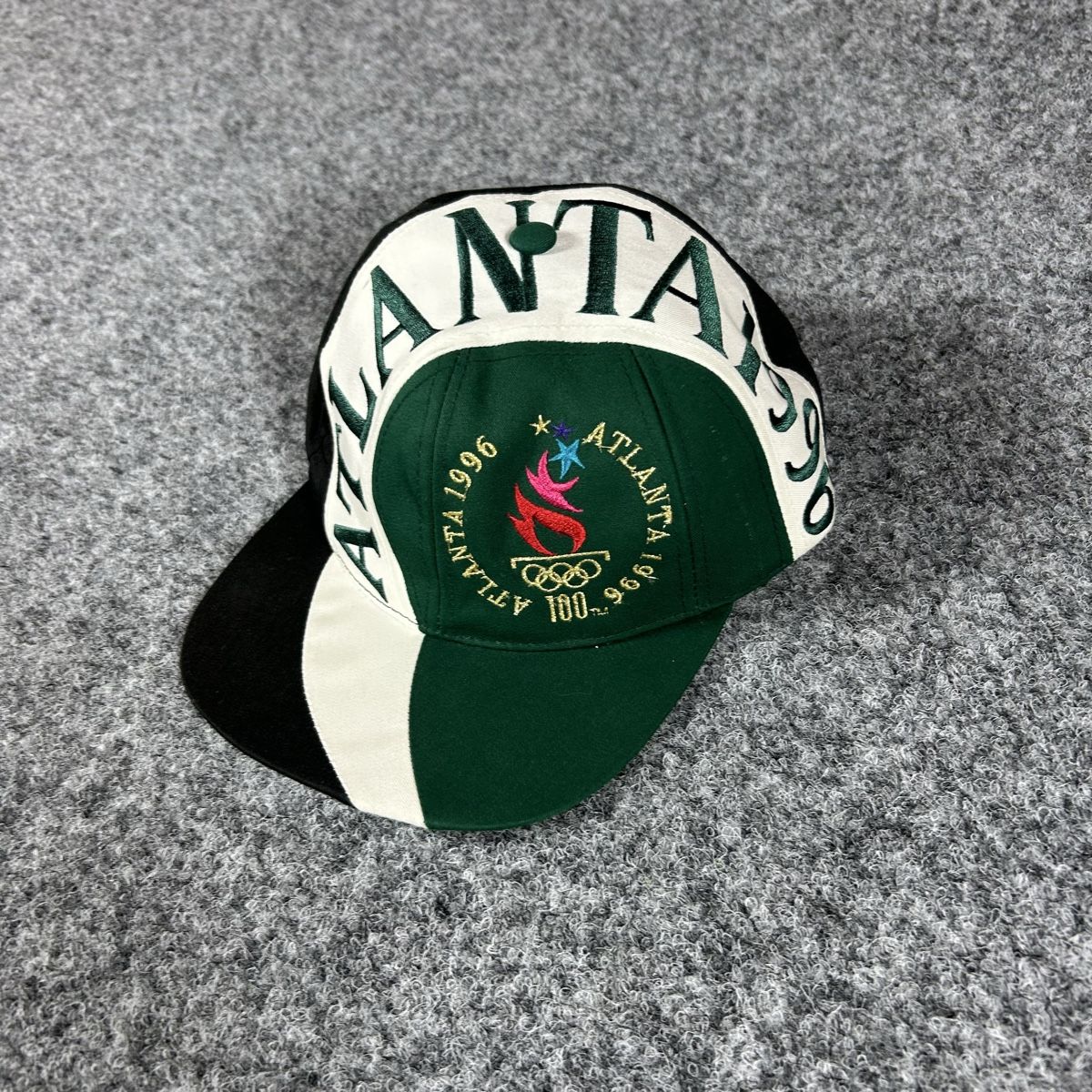 Copricapi, berretti & cappellini: 2 x vintage cap – Nuovo (secondo la descrizione) da La Sagne NE venduto da Matlasape