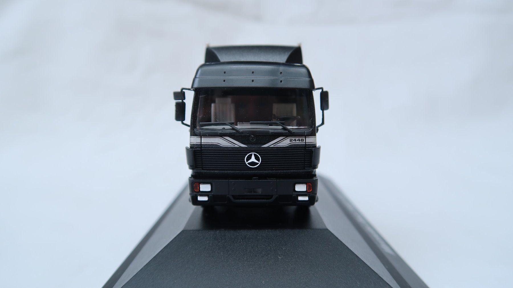Mercedes-Benz Modellini d'auto: Herpa "Private Collection" MB SK 2448 – Usato da Muttenz venduto da Laeckerlihamschter 3