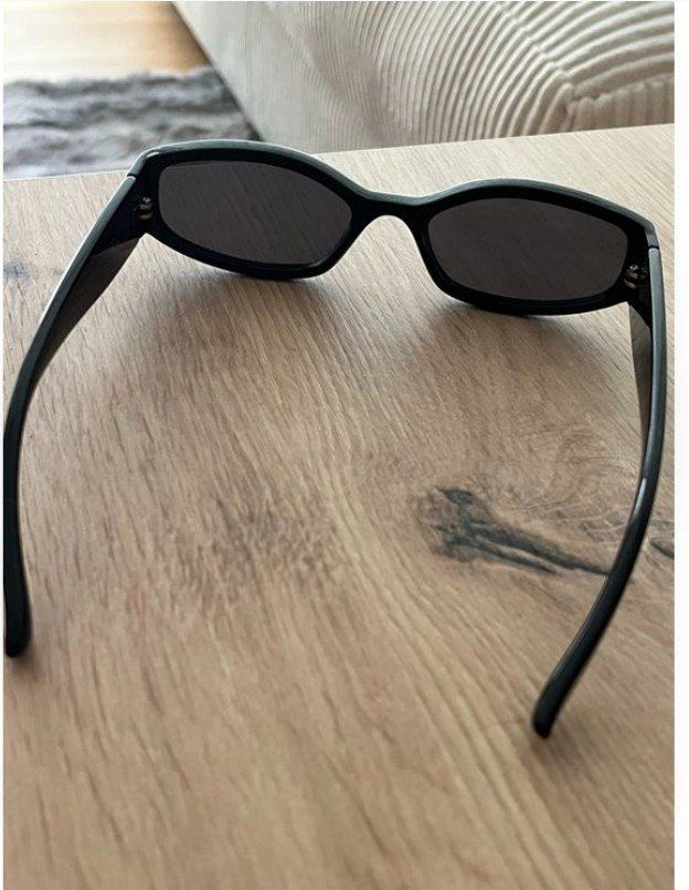 H&M Occhiali & Lenti: schwarze Sonnenbrille 🕶️ – Nuovo (secondo la descrizione) da Winterthur venduto da Clari1 1