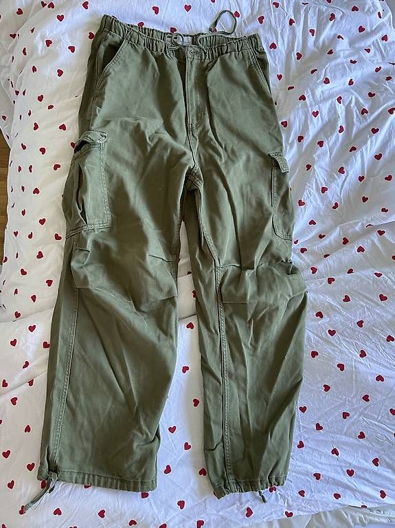 Pantalons: OLIVEGRÜNE CARGO-HOSE – D'occasion à Zürich par cla_l2t2 1