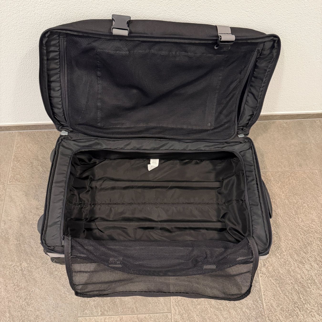 Oakley Valigie: Oakley Reisetasche 65 cm mit Rollen schwarz – Usato da Balzers venduto da dassandro 6