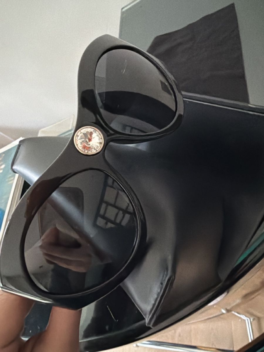 Saint Laurent Occhiali & Lenti: Saint Laurent sunglasses (almost new) – Nuovo (secondo la descrizione) da Genève venduto da val_rp9x 7